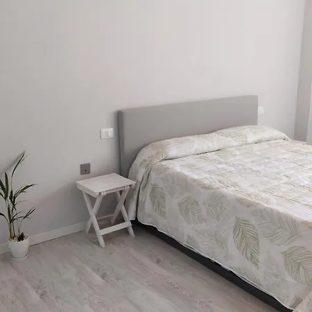 Tranquilo Y Soleado Cerca Del Mar, Con Piscina. Apartman