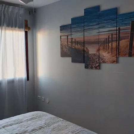 Tranquilo Y Soleado Cerca Del Mar, Con Piscina. Apartman